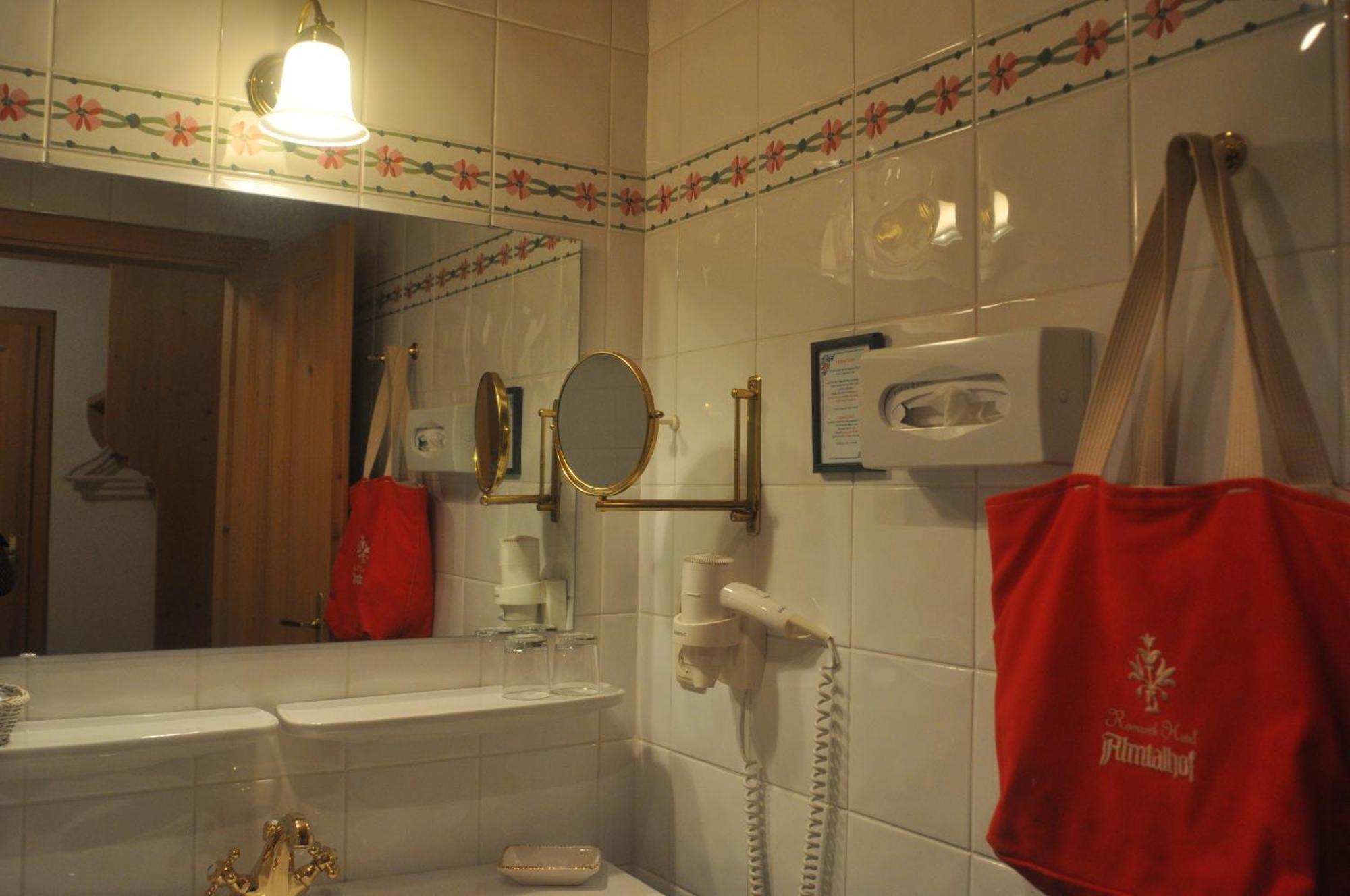 Romantikhotel Almtalhof Grünau im Almtal الغرفة الصورة