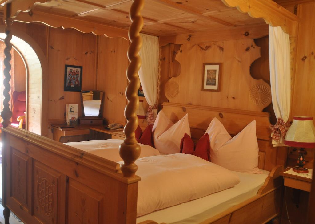 Romantikhotel Almtalhof Grünau im Almtal الغرفة الصورة