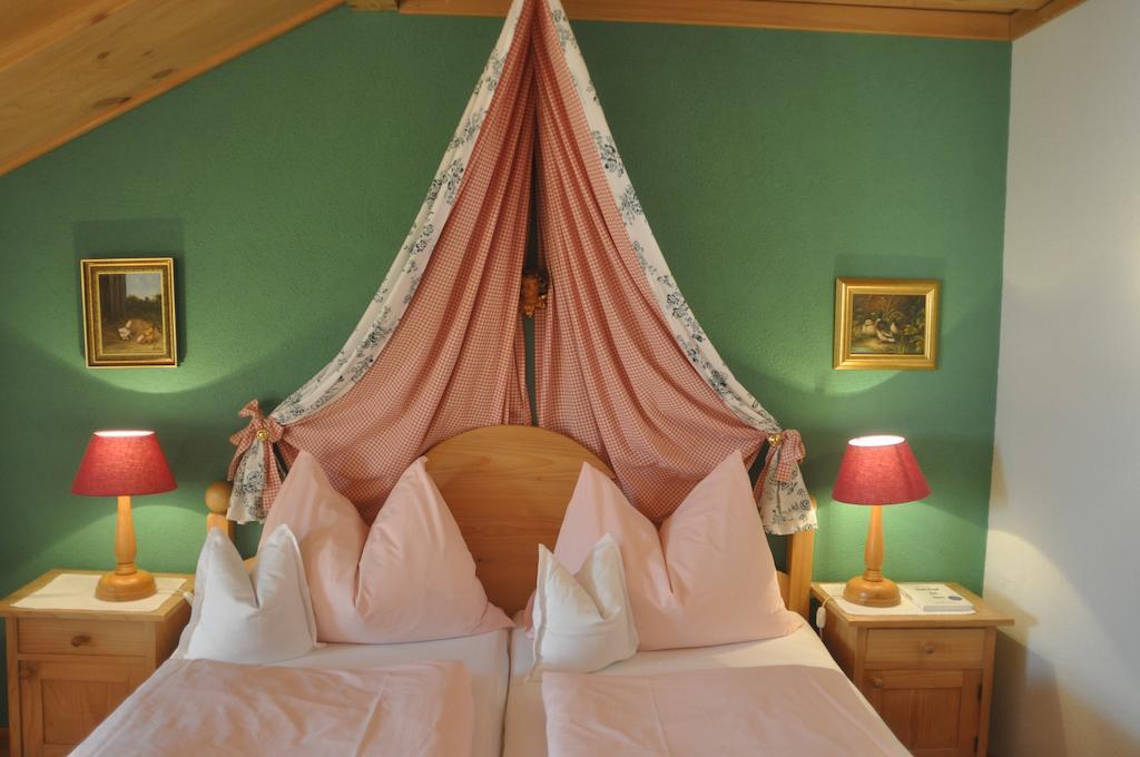 Romantikhotel Almtalhof Grünau im Almtal الغرفة الصورة
